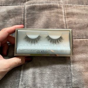 Never used- Huda beauty Samantha #7 classic lashes